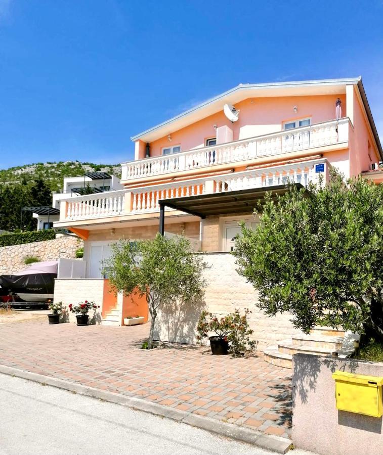 Apartments Maris สตารีกราด-ปาเคลนีซา ภายนอก รูปภาพ