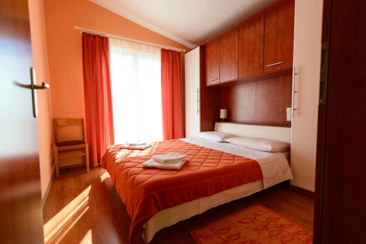 Apartments Maris สตารีกราด-ปาเคลนีซา ภายนอก รูปภาพ