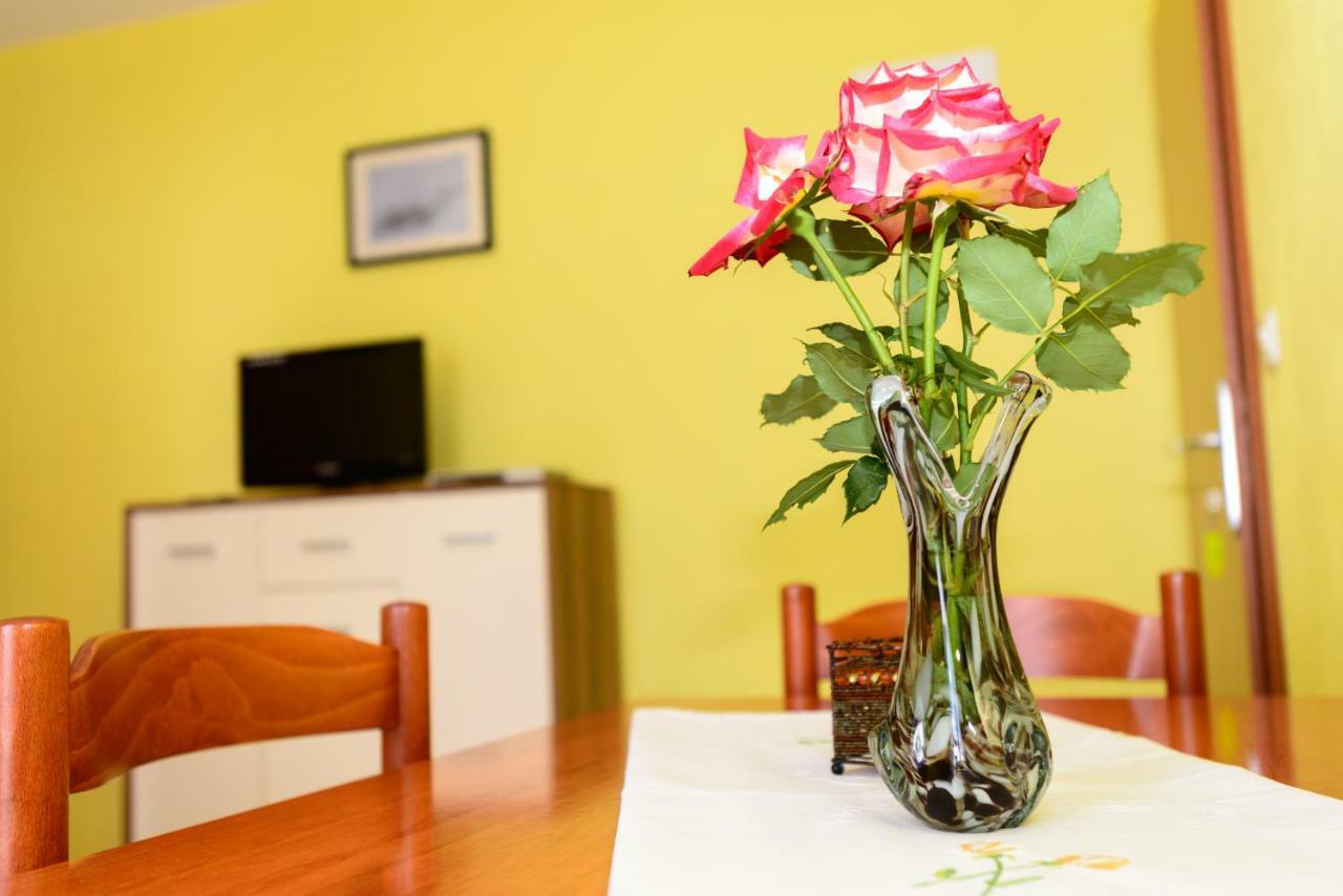 Apartments Maris สตารีกราด-ปาเคลนีซา ภายนอก รูปภาพ