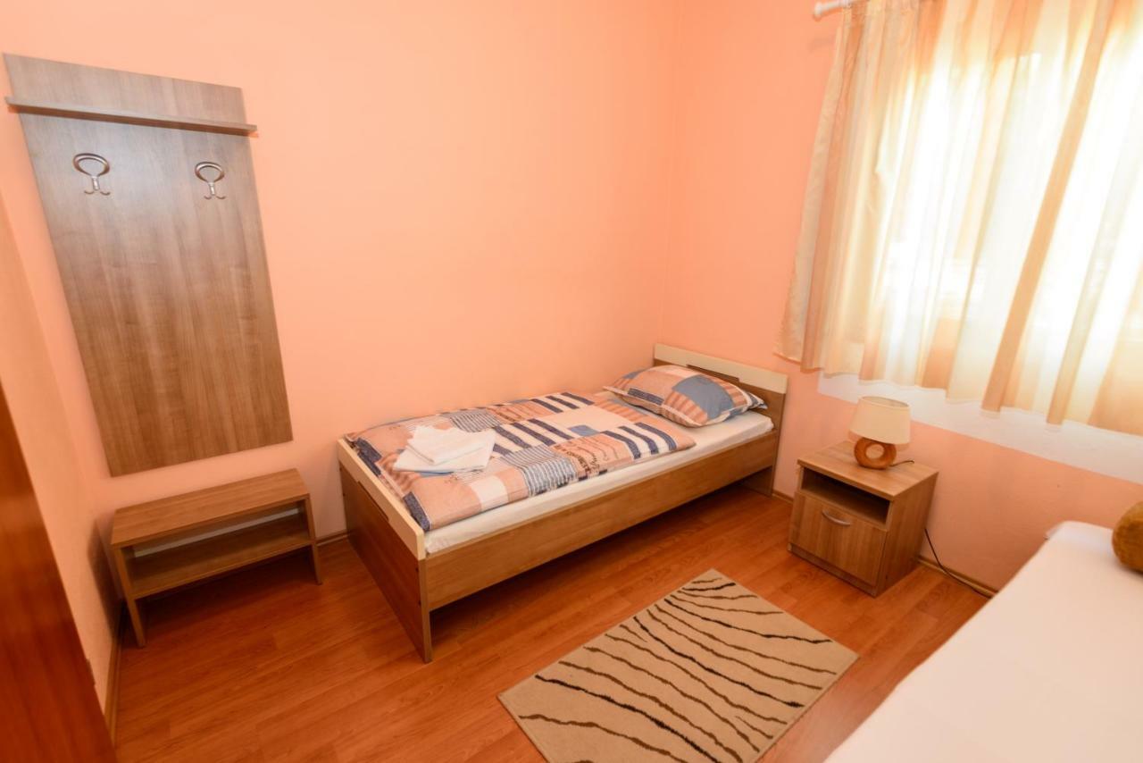 Apartments Maris สตารีกราด-ปาเคลนีซา ภายนอก รูปภาพ